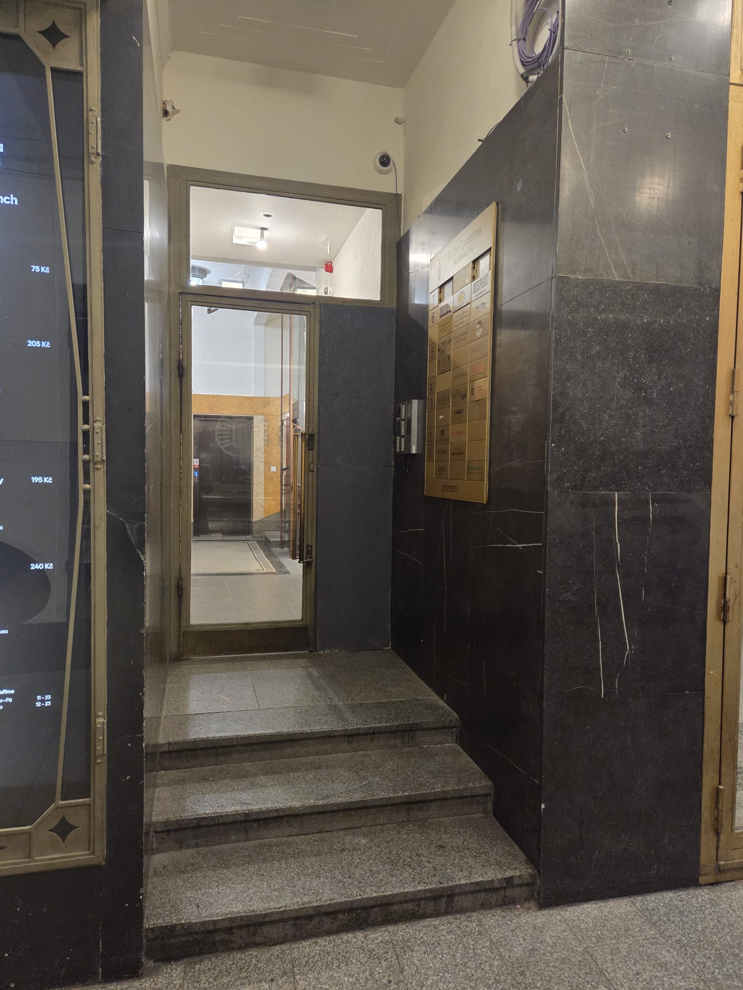 Vchod do kancelářské části