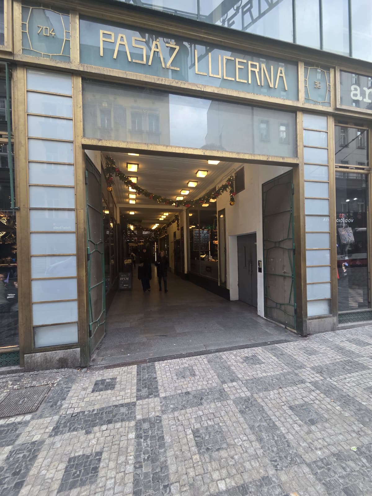 Vchod do Paláce Lucerna